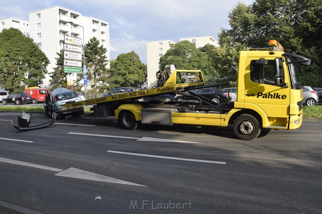 Schwerer VU Koeln Dellbrueck Bergisch Gladbacherstr Herler Ring P128.JPG - Miklos Laubert